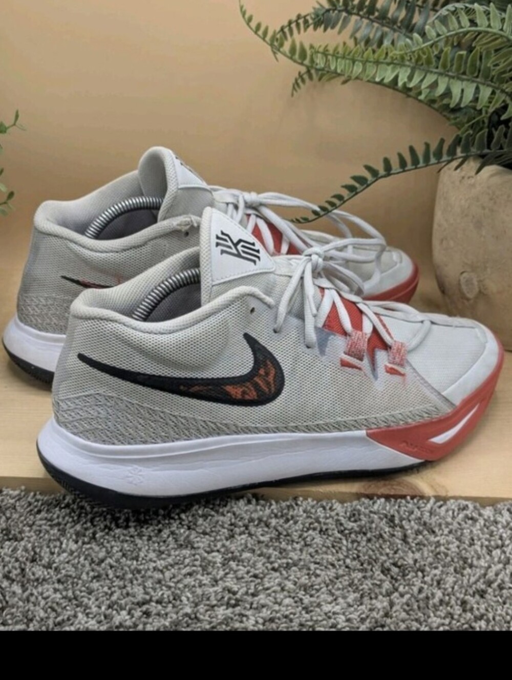 Nike Kyrie Flytrap 6 Trainers Mens Size 10.5 Basketball Shoes Mid